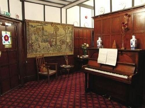 The Tudor Court Hotel Solihull Eksteriør bilde